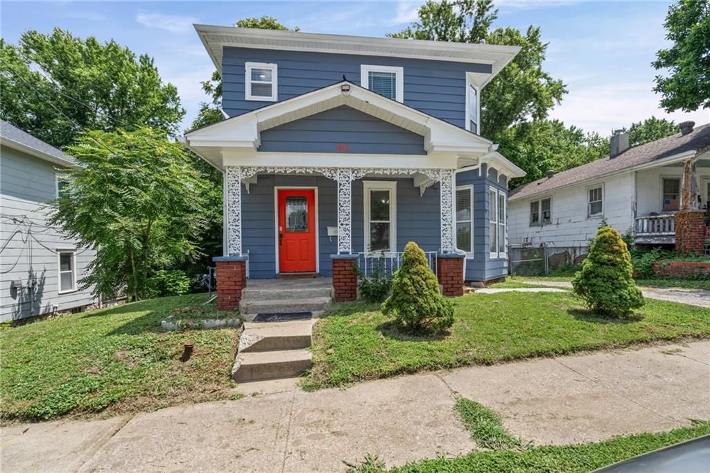 611 N Spring Street — photo 1