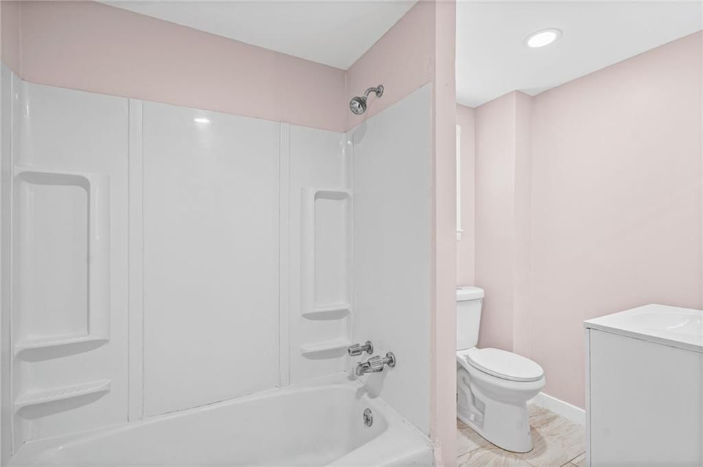 611 N Spring Street — photo 26
