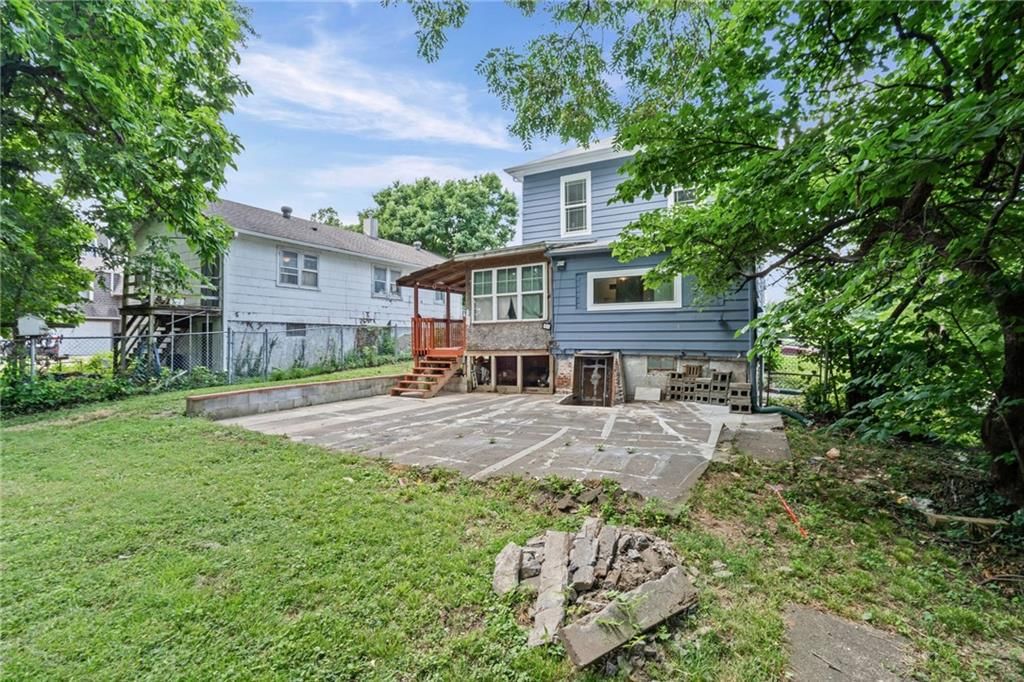 611 N Spring Street — photo 32