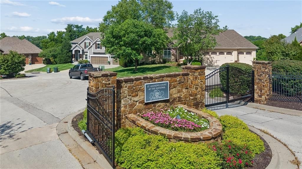 5870 Chateau Court — photo 2