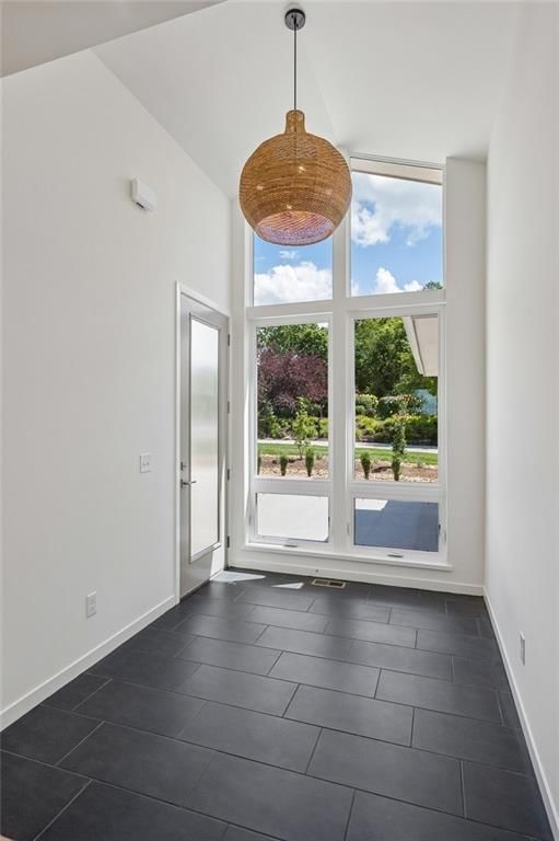 5870 Chateau Court — photo 8