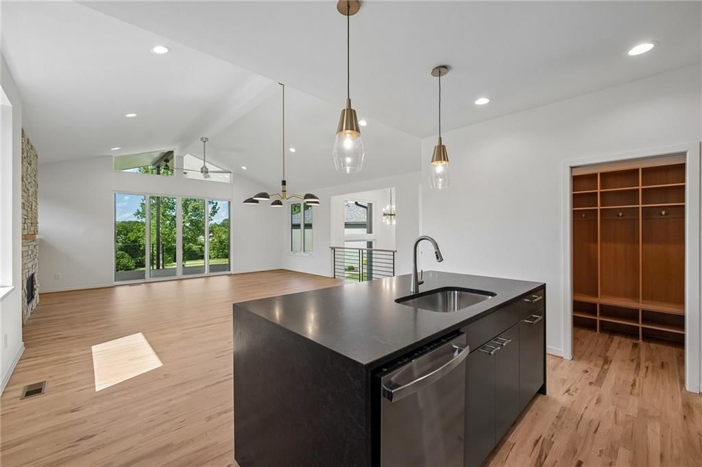5870 Chateau Court — photo 9