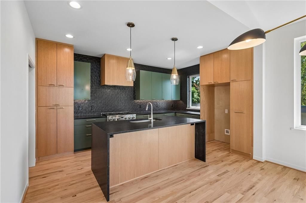 5870 Chateau Court — photo 10