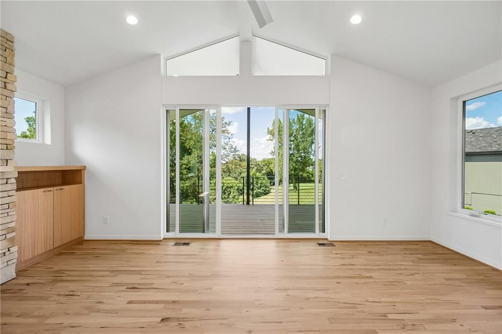 5870 Chateau Court — photo 14