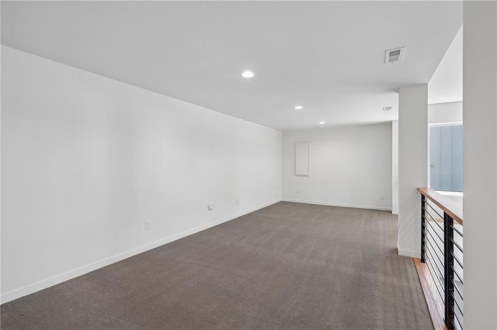 5870 Chateau Court — photo 34