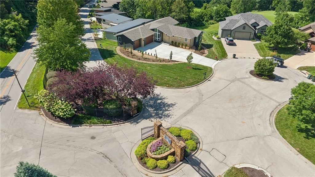 5870 Chateau Court — photo 45