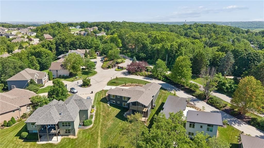 5870 Chateau Court — photo 46