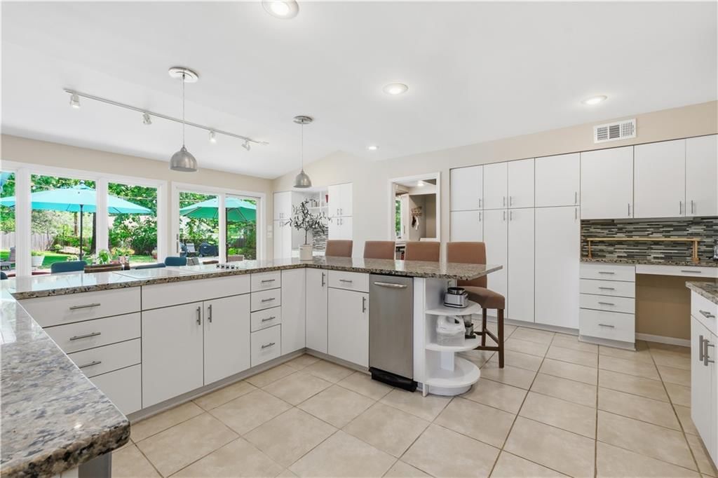 5204 W 83RD Terrace — photo 18