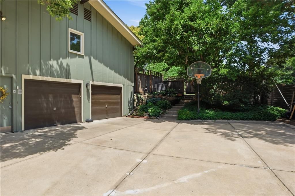 5204 W 83RD Terrace — photo 55