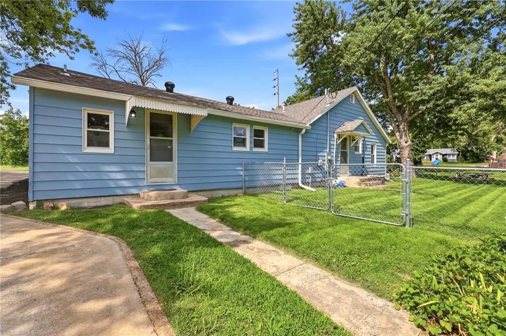 1620 E 10th Street — photo 38