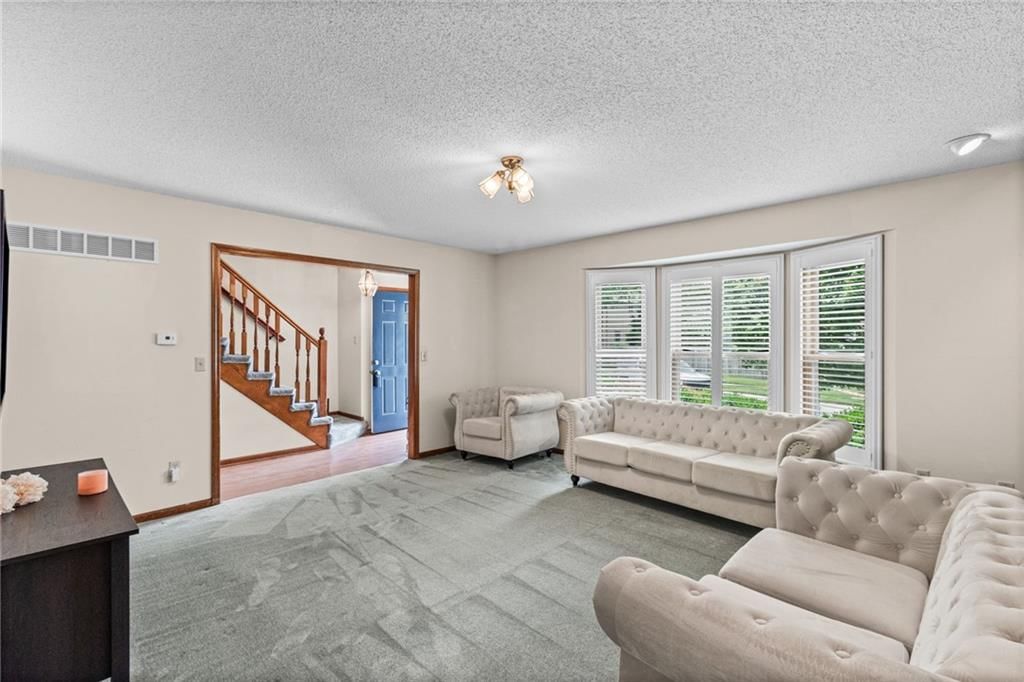 224 S Chambery Drive — photo 8