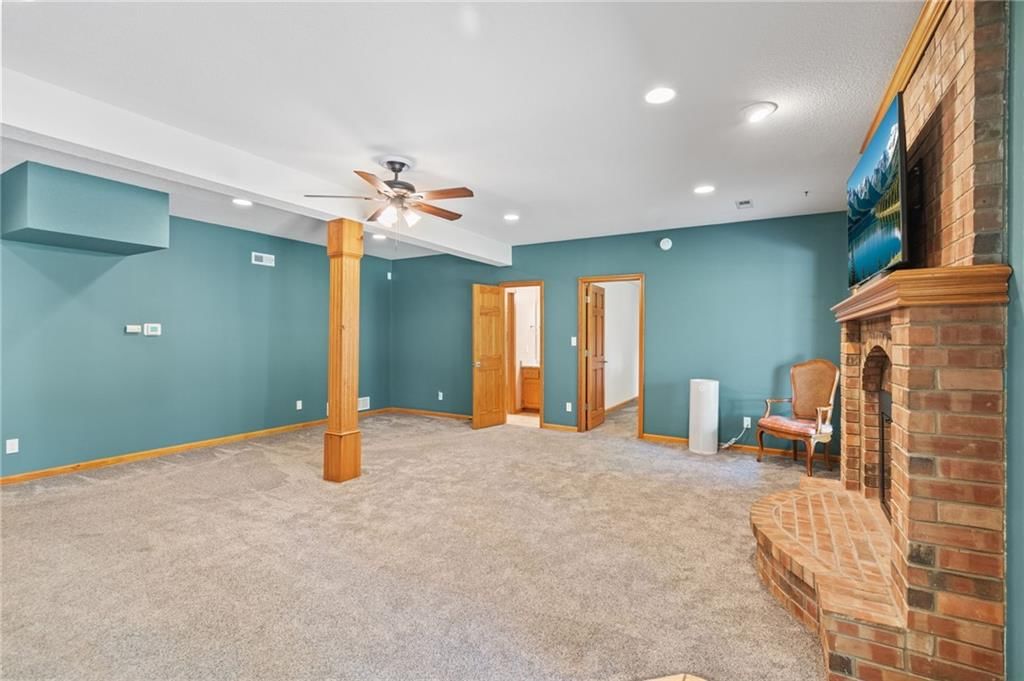 702 Bellerive Court — photo 34