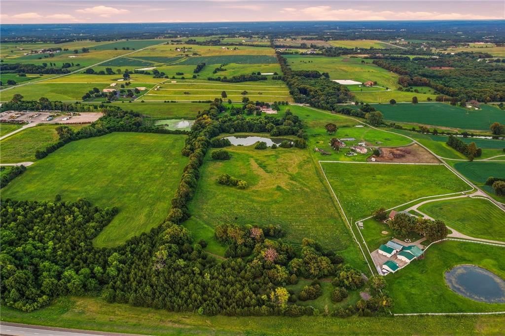 Photo 9 of 11 - 24960 Metcalf Road, Louisburg, KS 66053