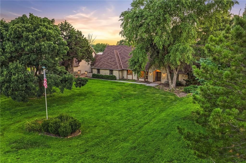 Photo 11 of 11 - 24960 Metcalf Road, Louisburg, KS 66053