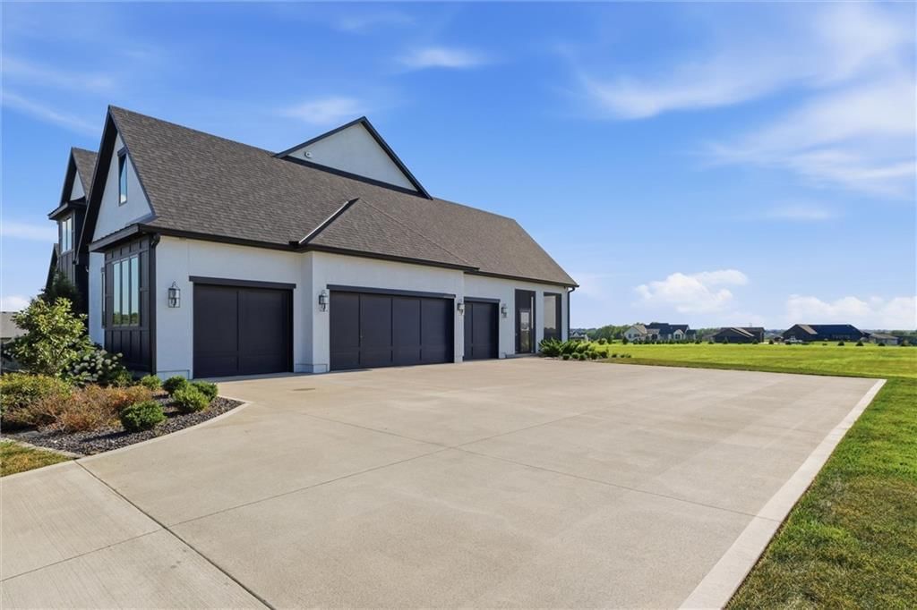 10504 Stonehaus Drive — photo 1