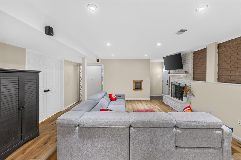 7511 N BROOKLYN Avenue — photo 36