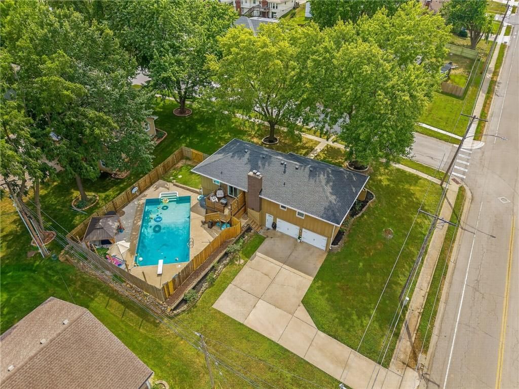 7511 N BROOKLYN Avenue — photo 57