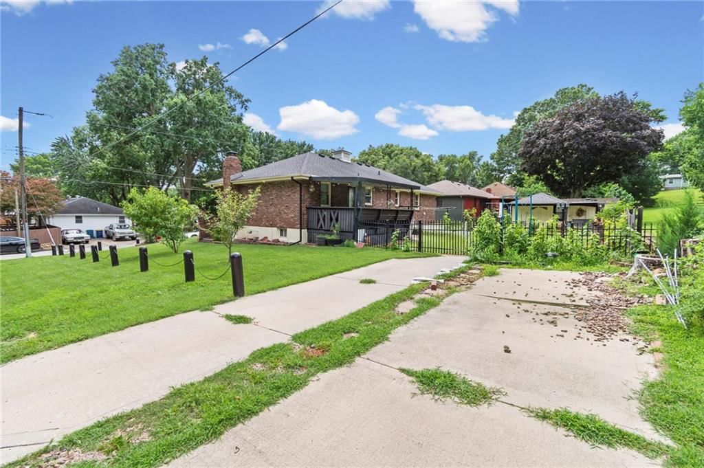 12720 E Silver Lane — photo 41