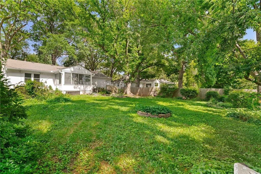 7635 Charlotte Street — photo 11