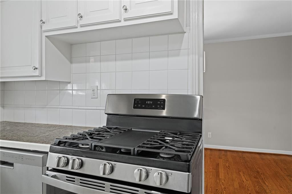 7635 Charlotte Street — photo 18