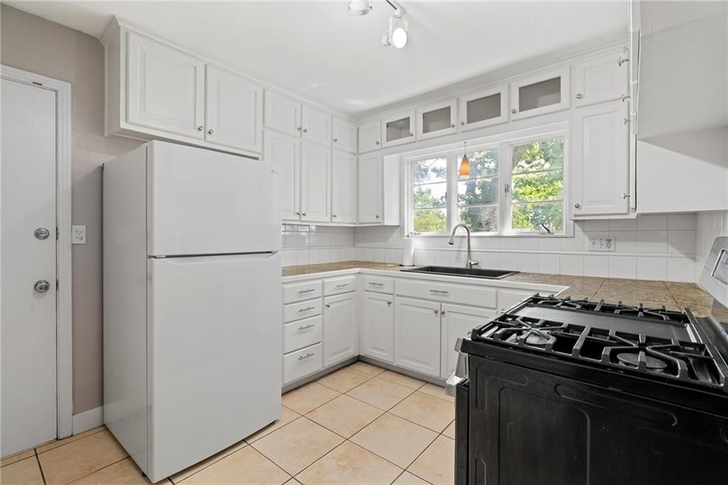 7635 Charlotte Street — photo 20