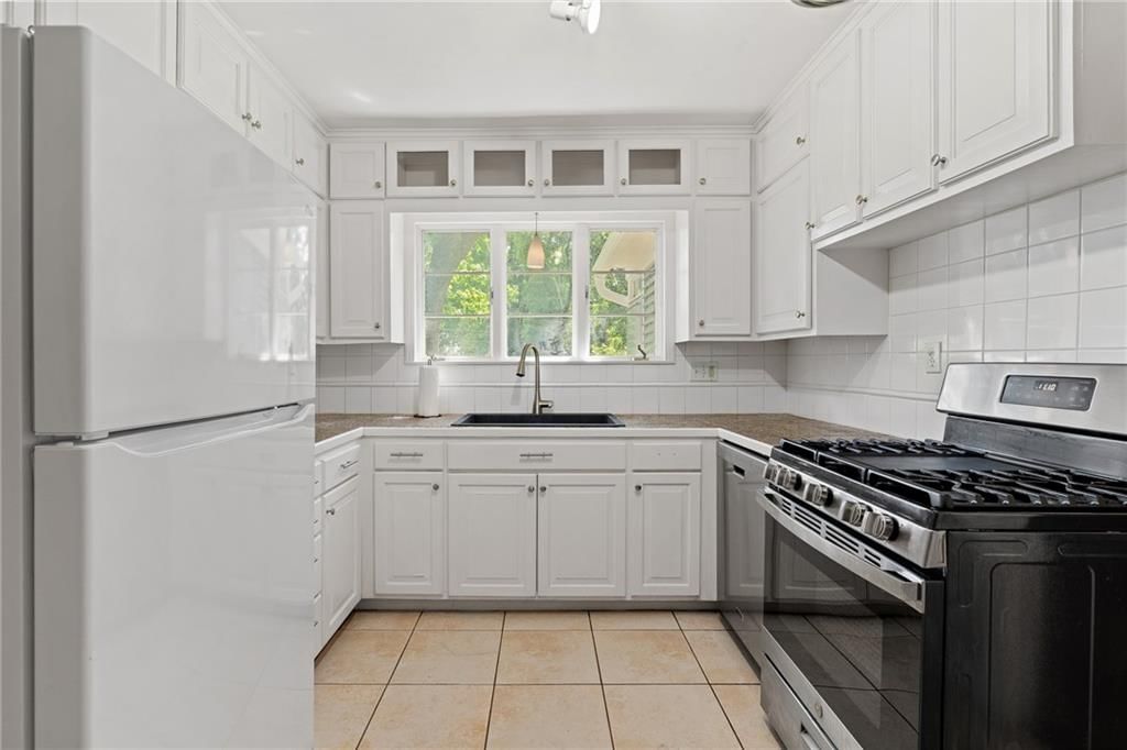 7635 Charlotte Street — photo 21
