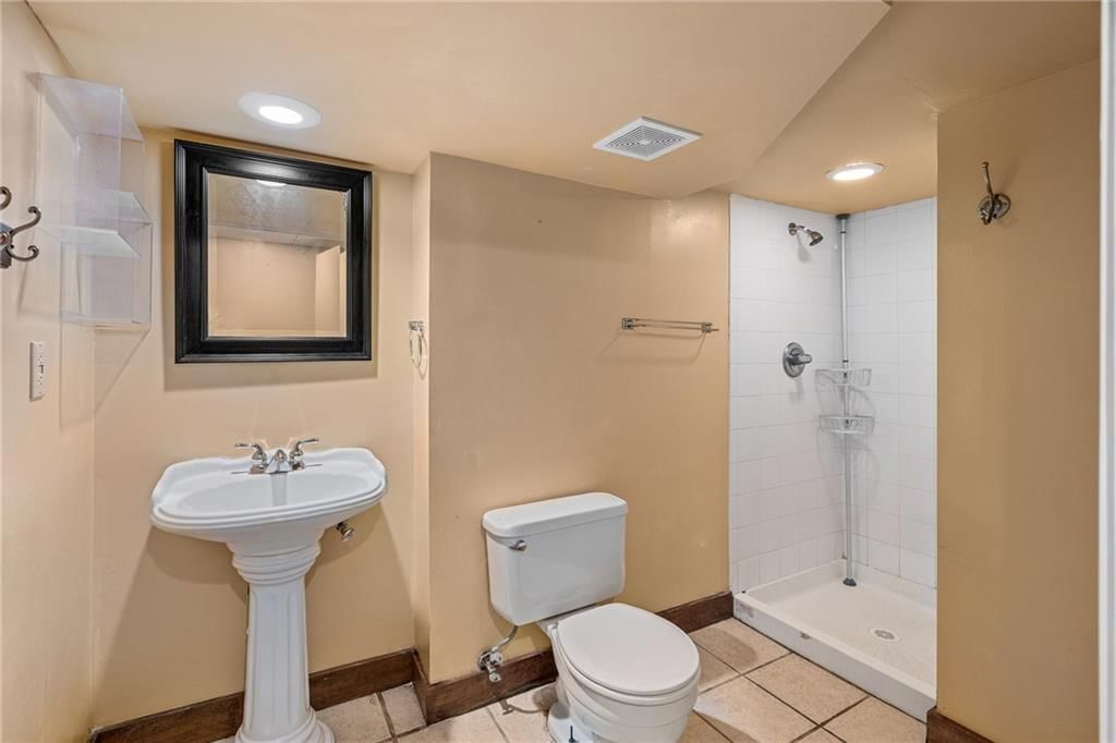 7635 Charlotte Street — photo 23