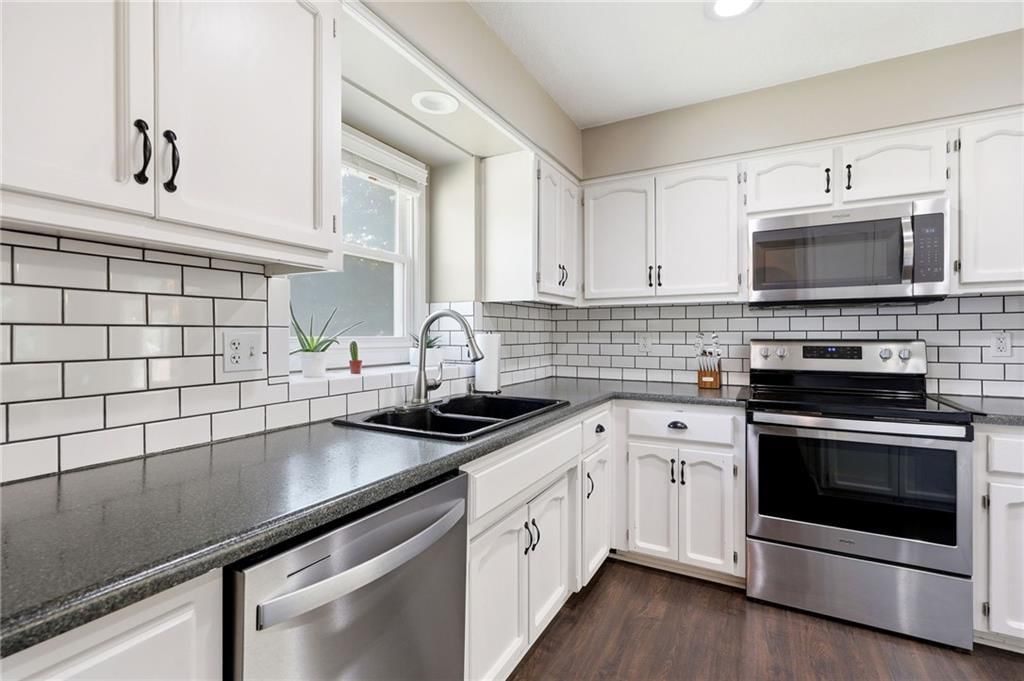 1100 NE Deerbrook Terrace — photo 18