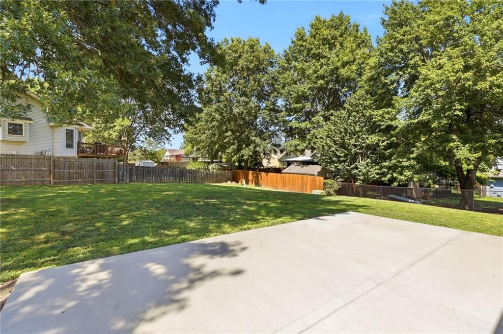 1100 NE Deerbrook Terrace — photo 39