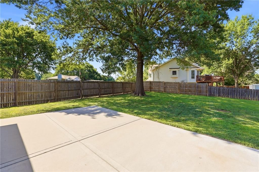 1100 NE Deerbrook Terrace — photo 40