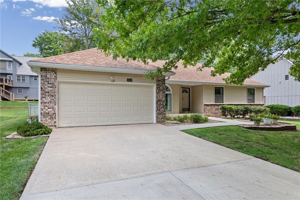 8639 Greenway Lane — photo 2
