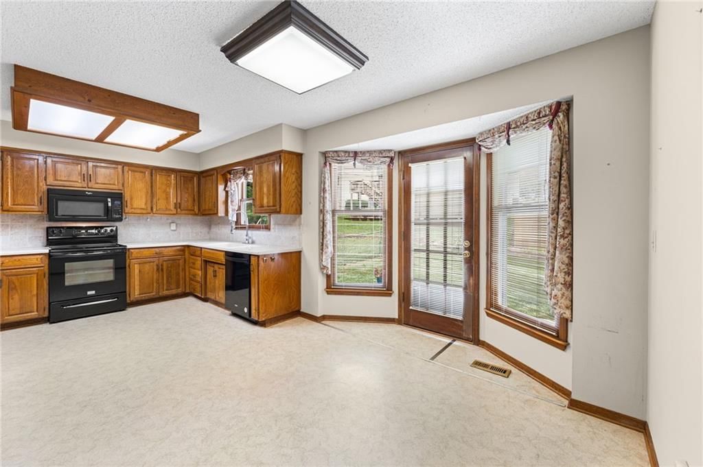 8639 Greenway Lane — photo 11
