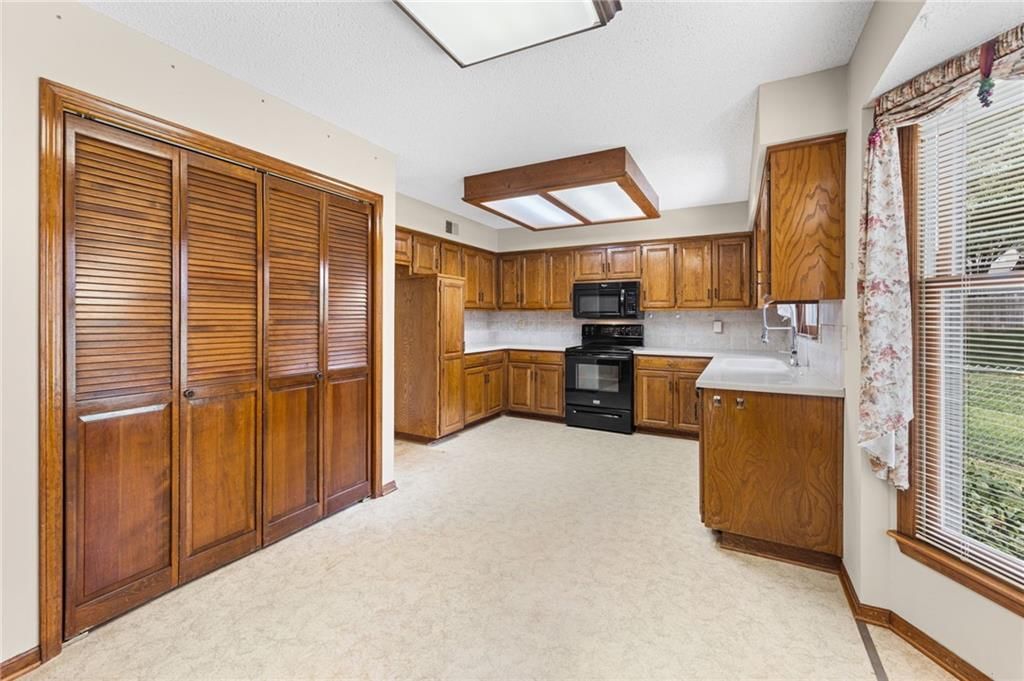 8639 Greenway Lane — photo 12