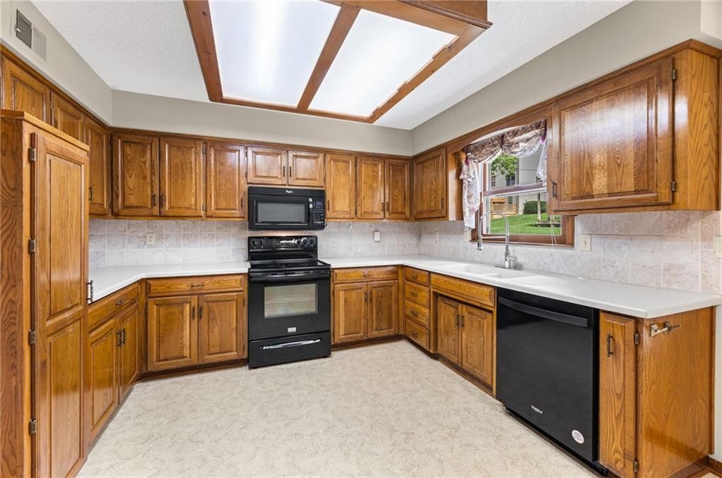 8639 Greenway Lane — photo 13