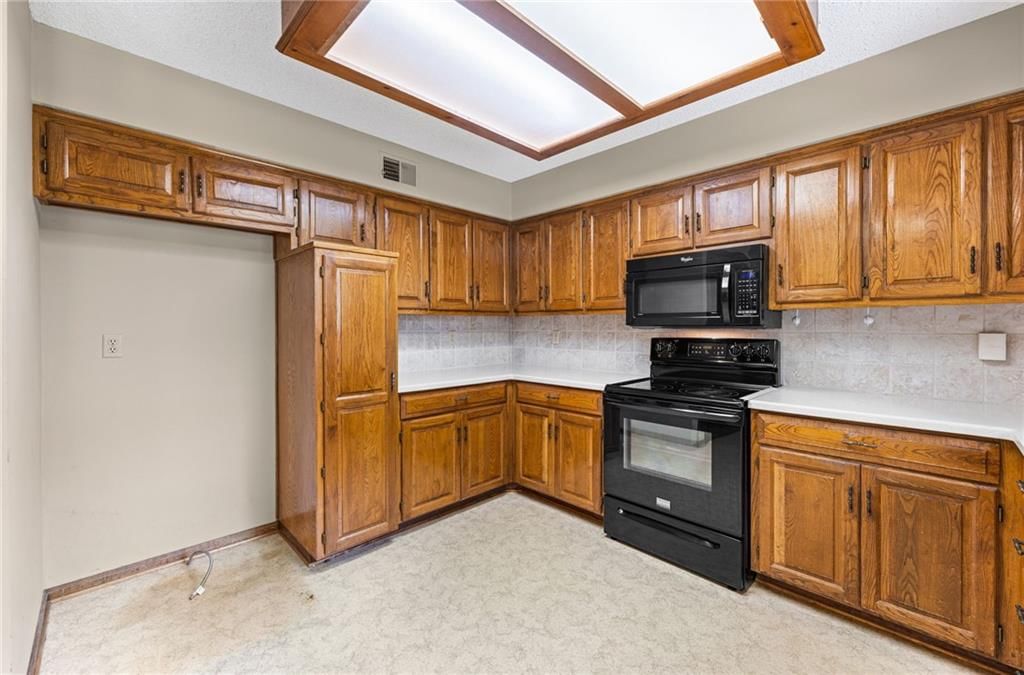 8639 Greenway Lane — photo 14