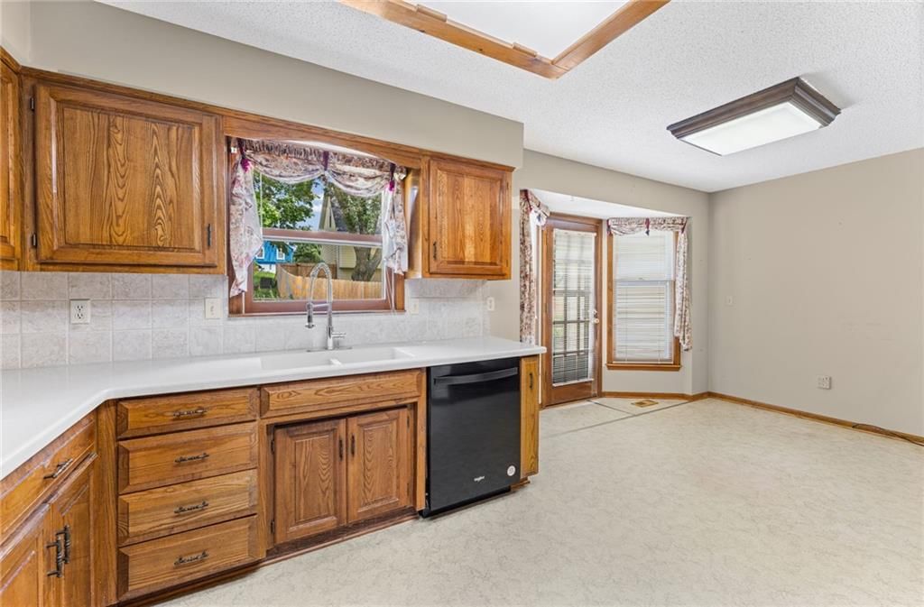 8639 Greenway Lane — photo 15