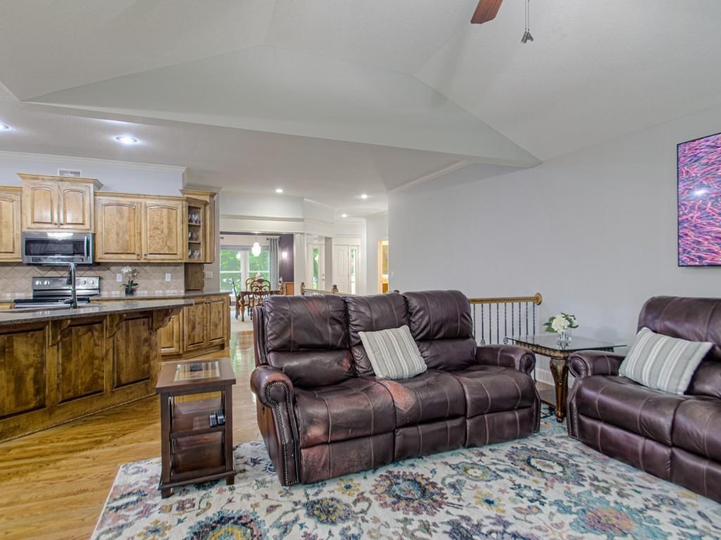 21431 W 112th Terrace — photo 5