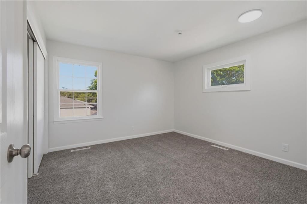 Photo 12 of 23 - 209 Western Street