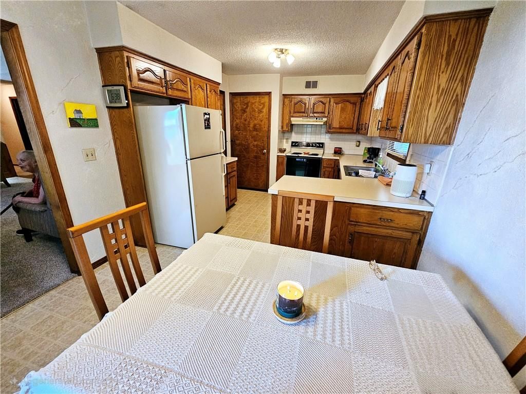 15293 Conser Street — photo 2