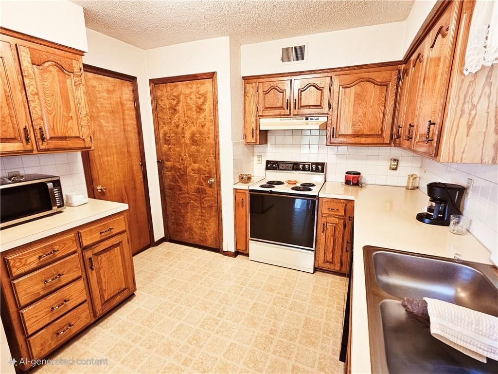 15293 Conser Street — photo 3