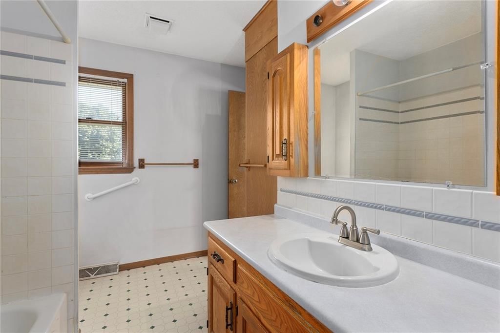 1709 NE 75th Terrace — photo 9