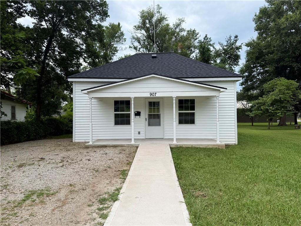 907 E Walnut Street, Rich Hill, MO