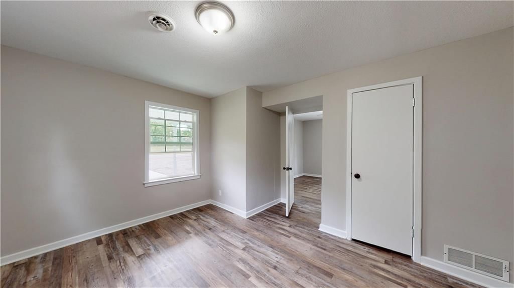 907 E Walnut Street — photo 6