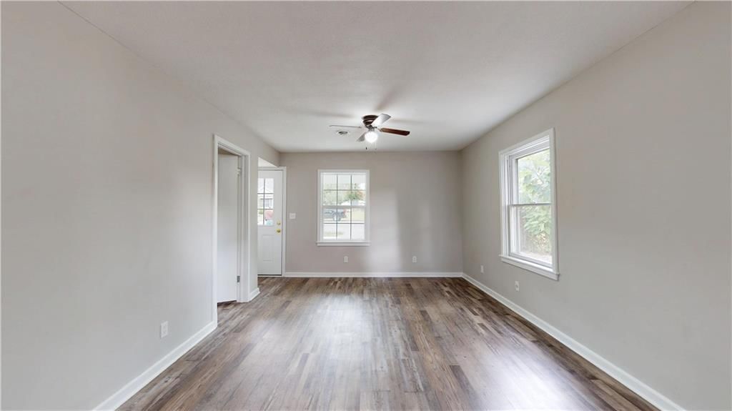 907 E Walnut Street — photo 7