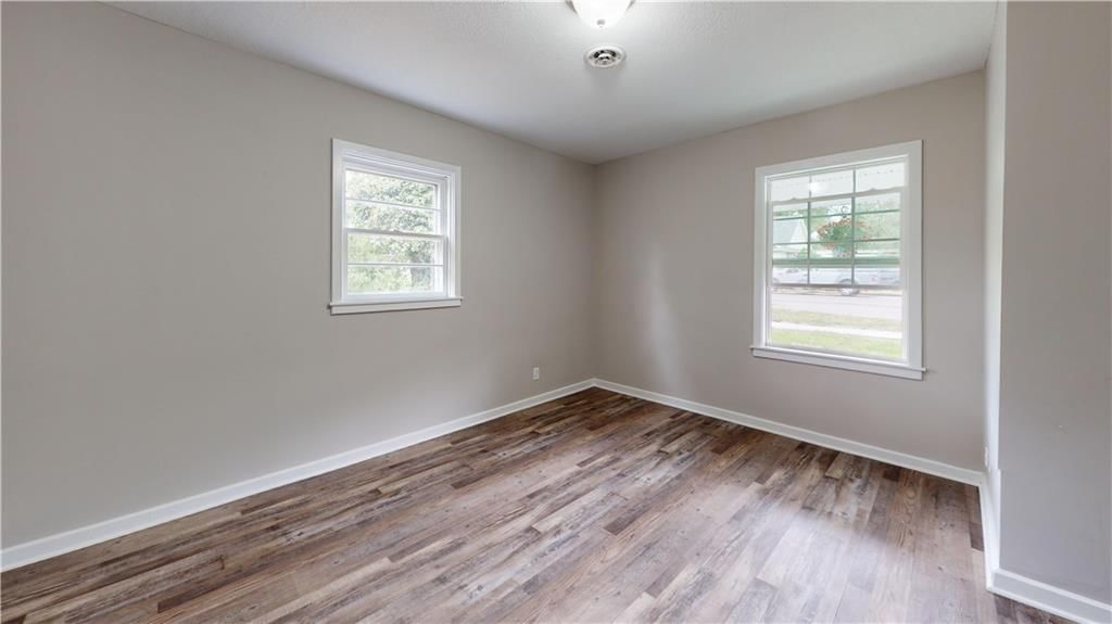 907 E Walnut Street — photo 8