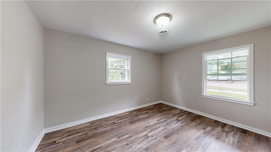907 E Walnut Street — photo 10