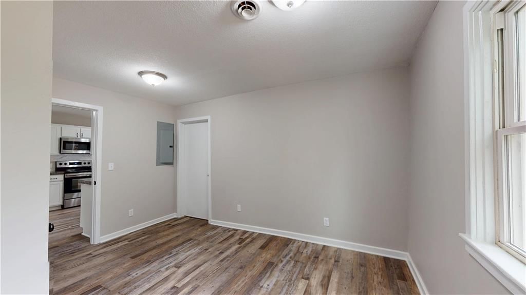 907 E Walnut Street — photo 11