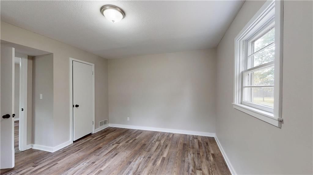 907 E Walnut Street — photo 12