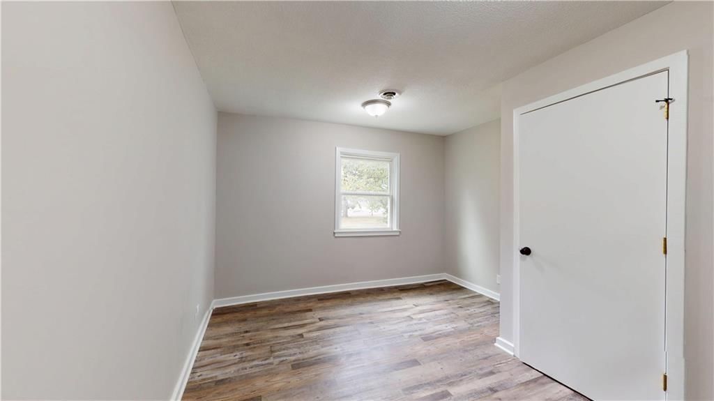 907 E Walnut Street — photo 13
