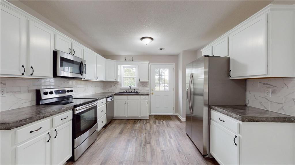 907 E Walnut Street — photo 16